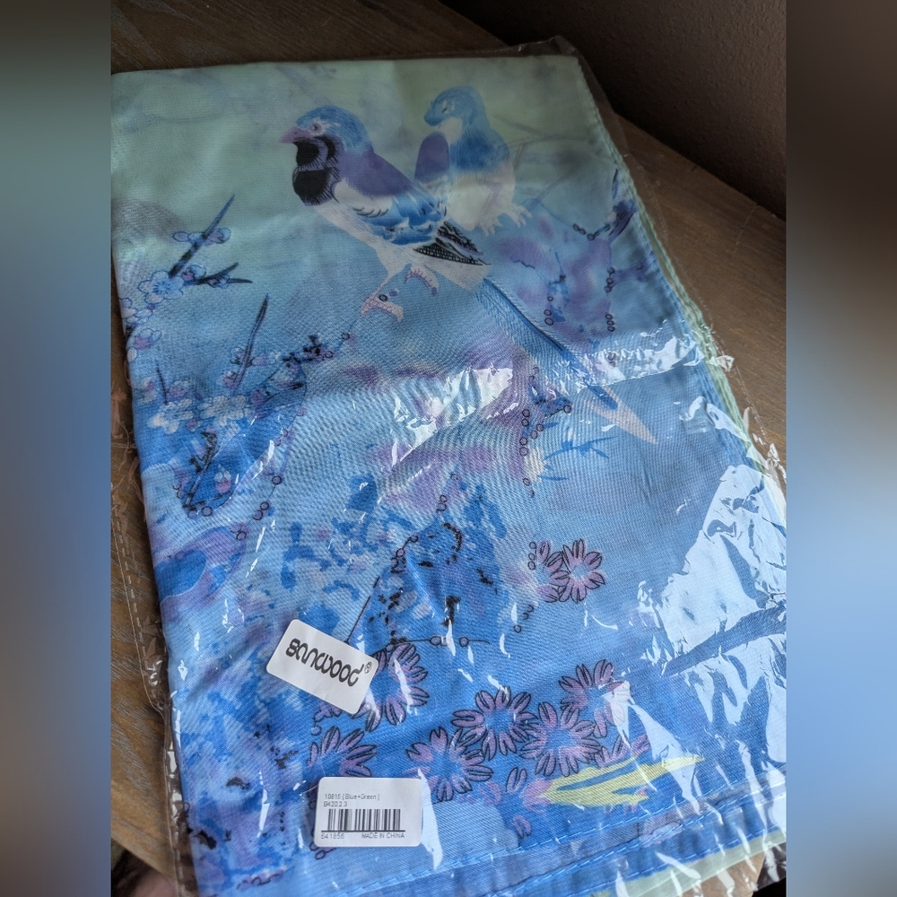 NIP Exquisite Blue and Green Scarf